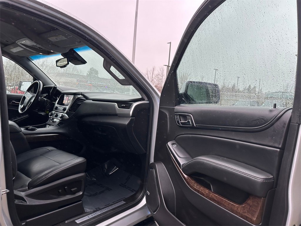 Used 2016 Chevrolet Suburban LT image 11