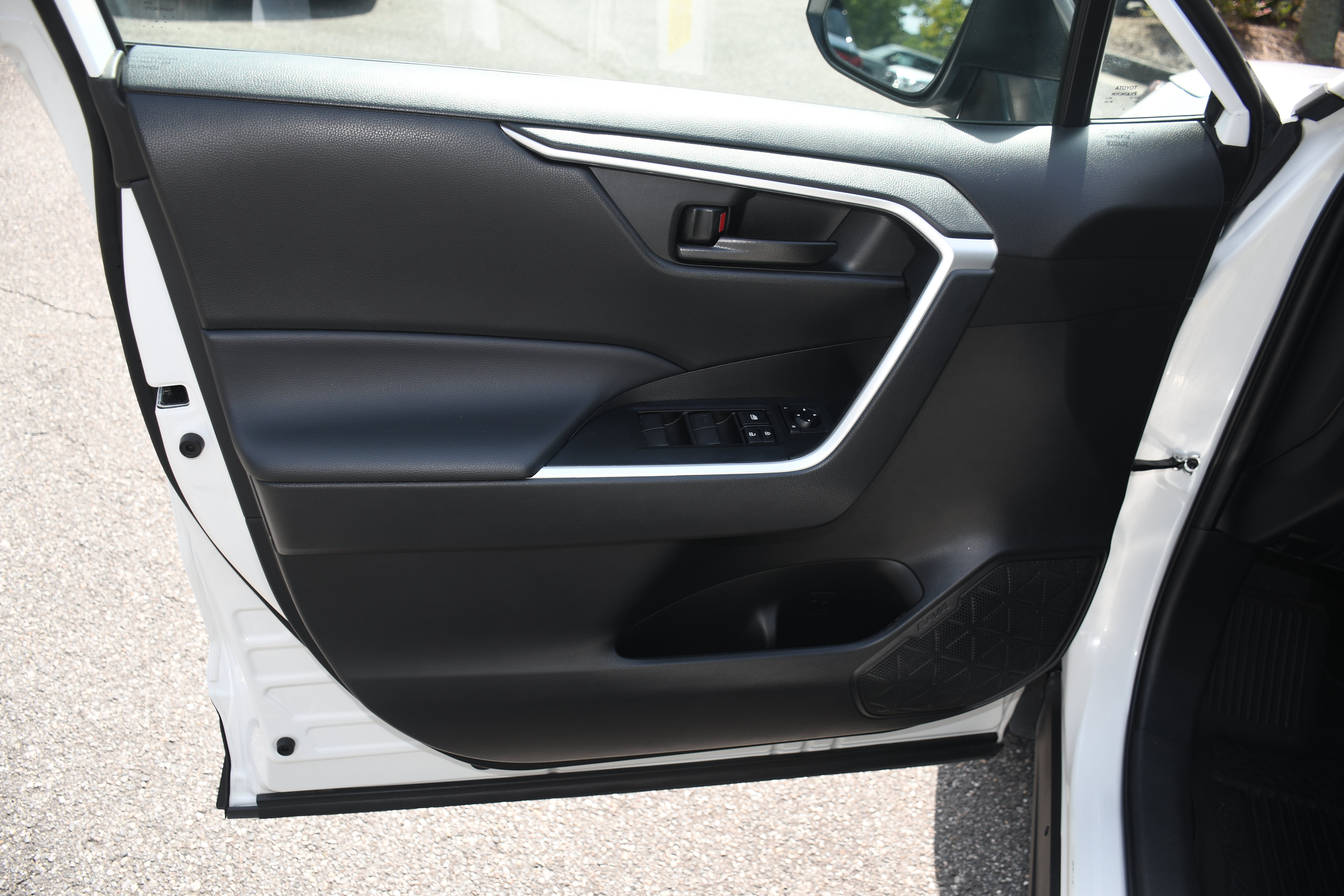 Certified 2023 Toyota RAV4 LE FWD image 9