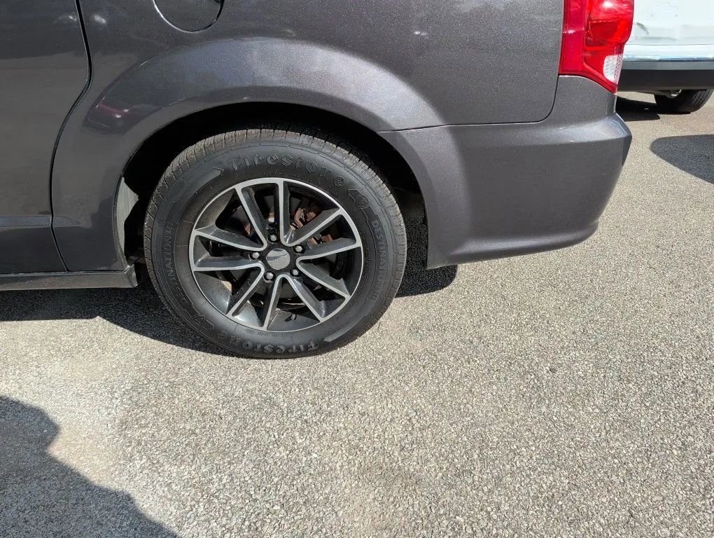 Used 2018 Dodge Grand Caravan SE FWD image 10