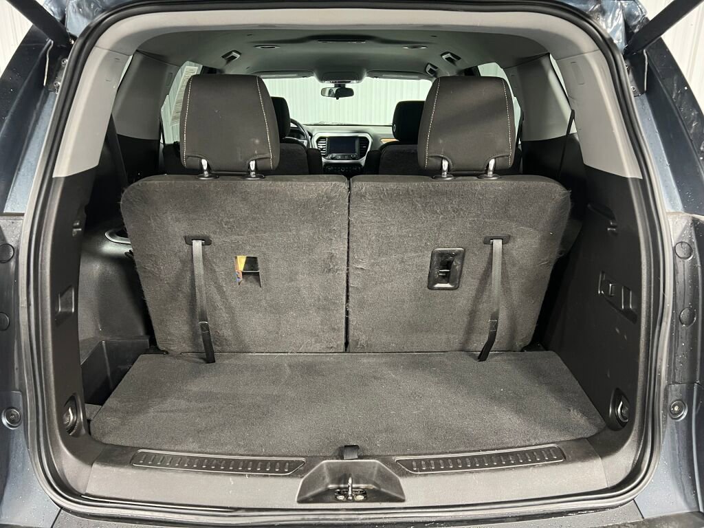 Used 2020 GMC Acadia SLE w/ Driver Convenience Package image 8