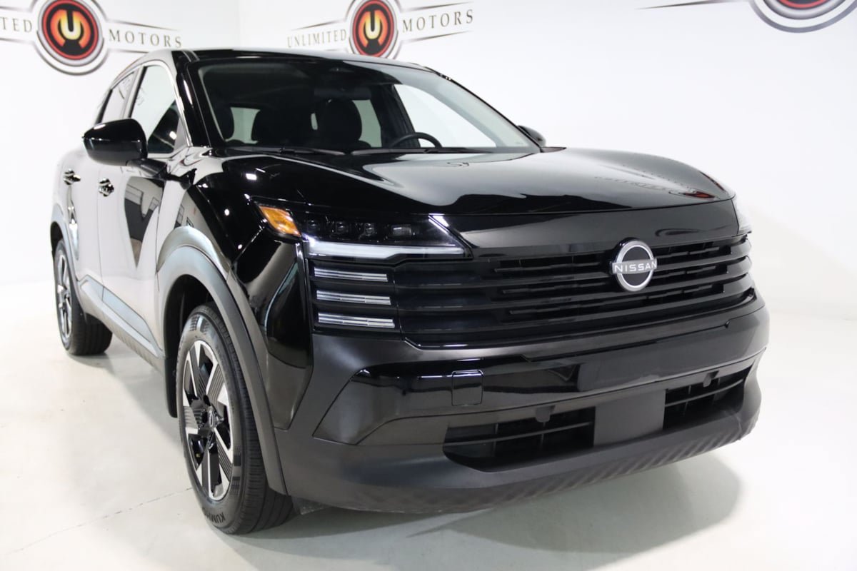 Used 2025 Nissan Kicks SV AWD/4WD image 16