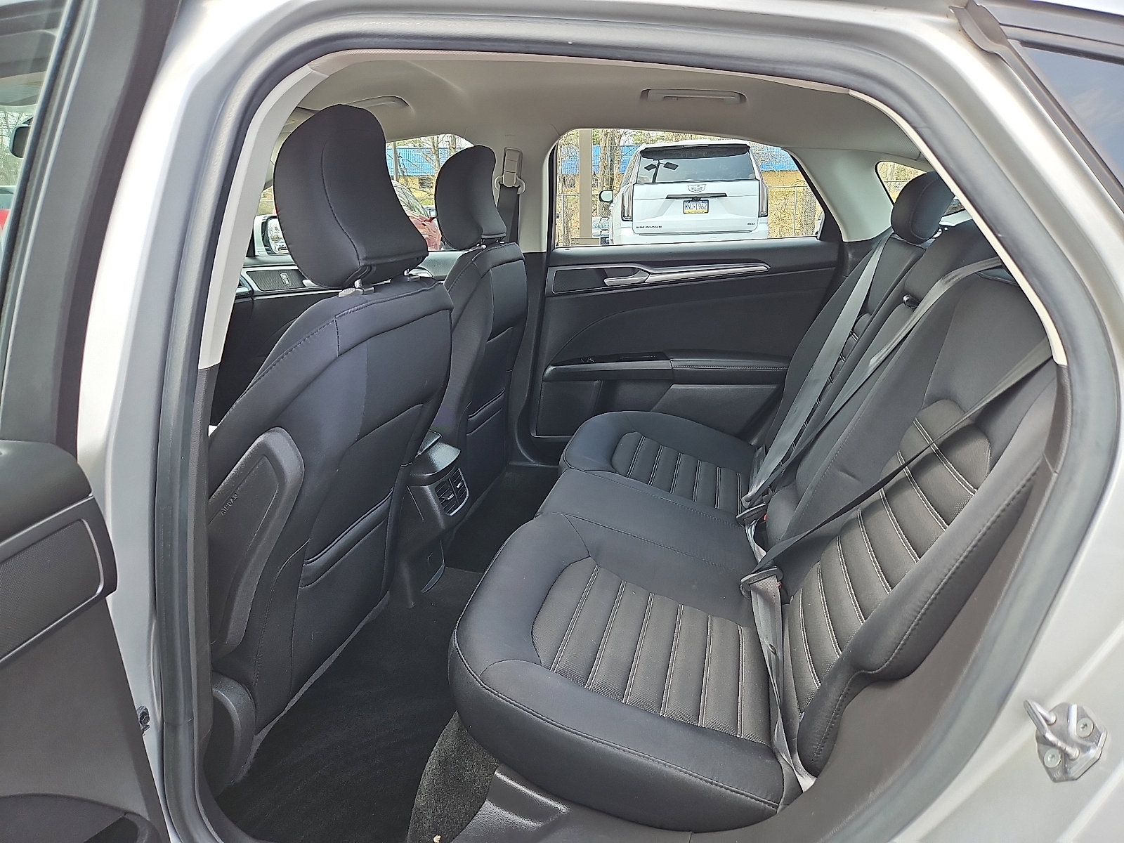 Used 2015 Ford Fusion SE image 10