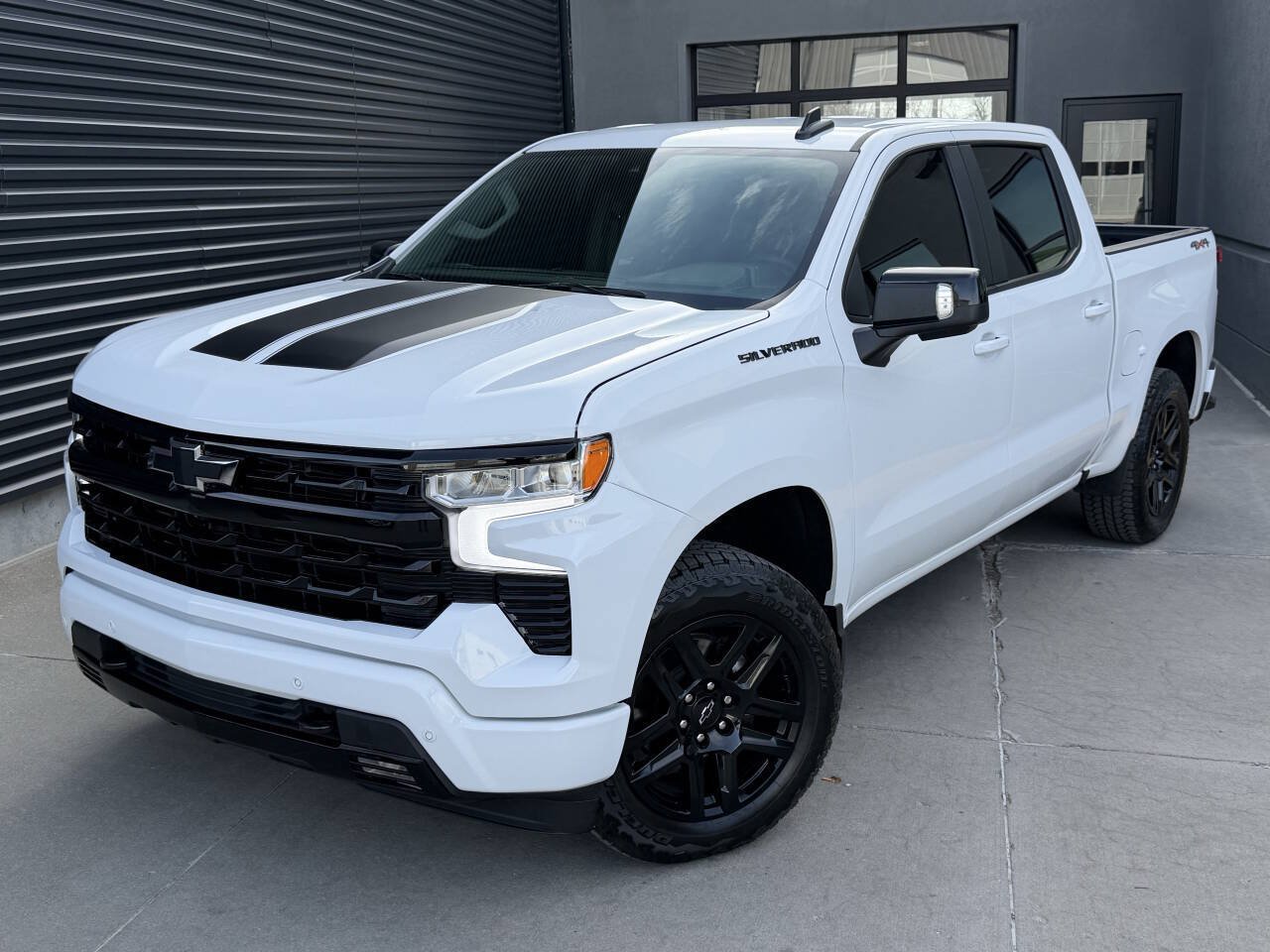Used 2024 Chevrolet Silverado 1500 RST w/ Rally Edition AWD/4WD image 2