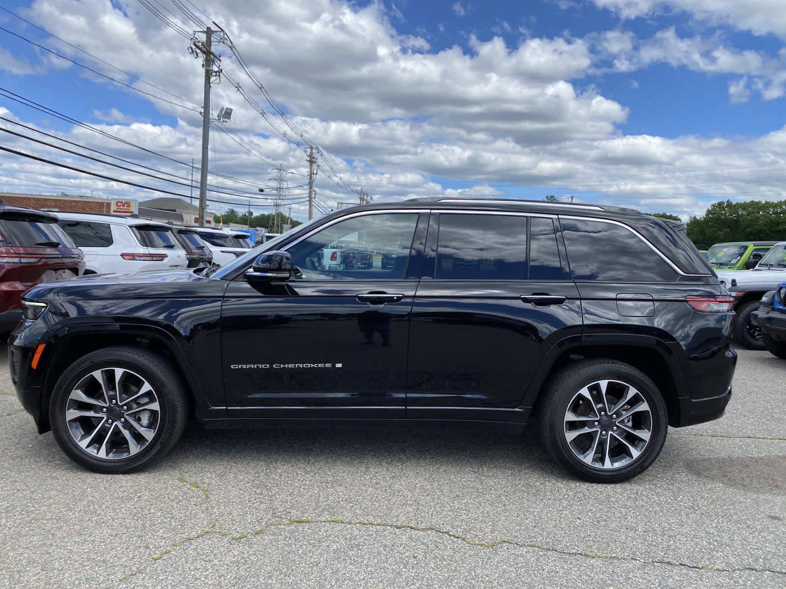 Certified 2023 Jeep Grand Cherokee Overland AWD/4WD image 8