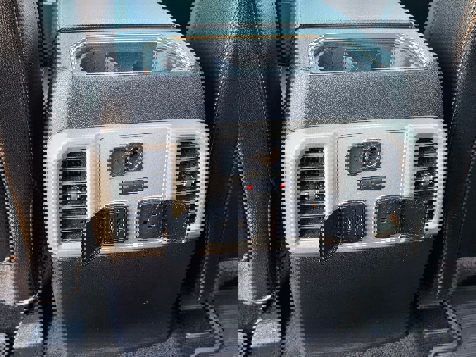 Used 2018 Ford F150 Lariat w/ Equipment Group 502A Luxury image 23