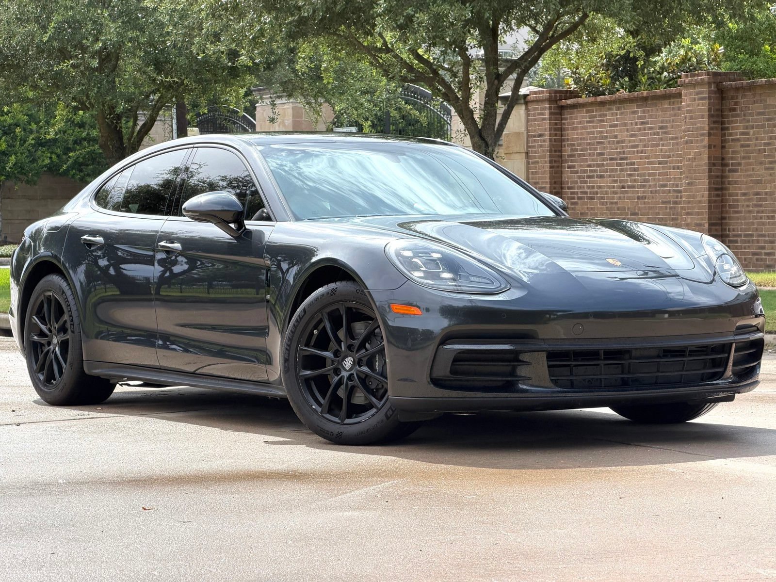 Used 2017 Porsche Panamera image 1