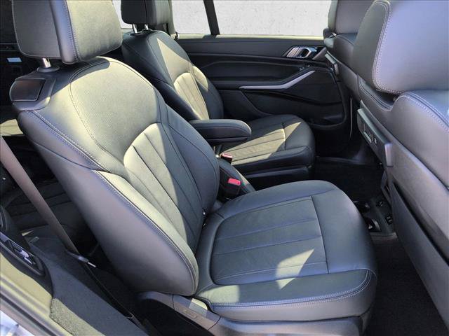 Used 2022 BMW X7 xDrive40i w/ M Sport Package AWD/4WD image 22