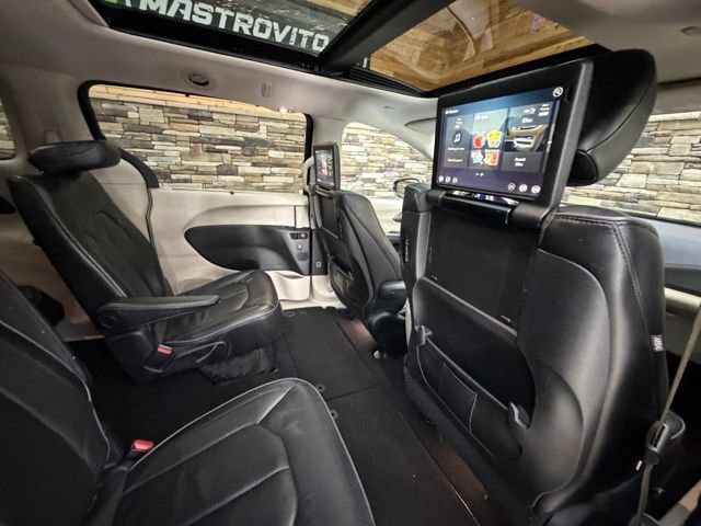 Used 2017 Chrysler Pacifica Limited w/ UConnect Theater Package FWD image 33