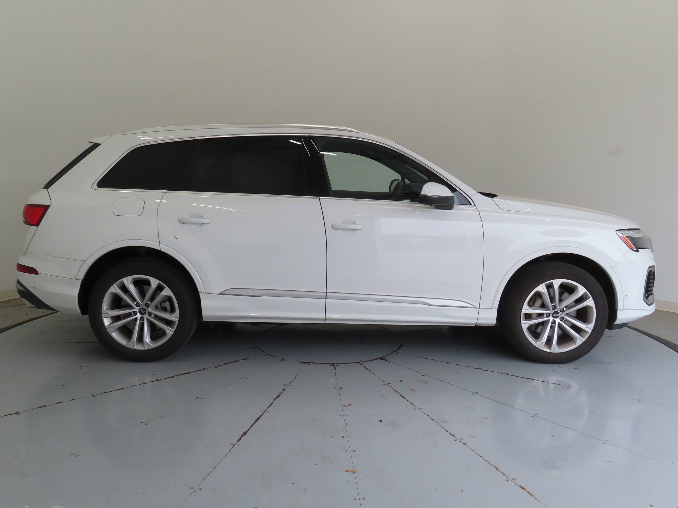 Used 2025 Audi Q7 3.0T Premium Plus AWD/4WD image 2