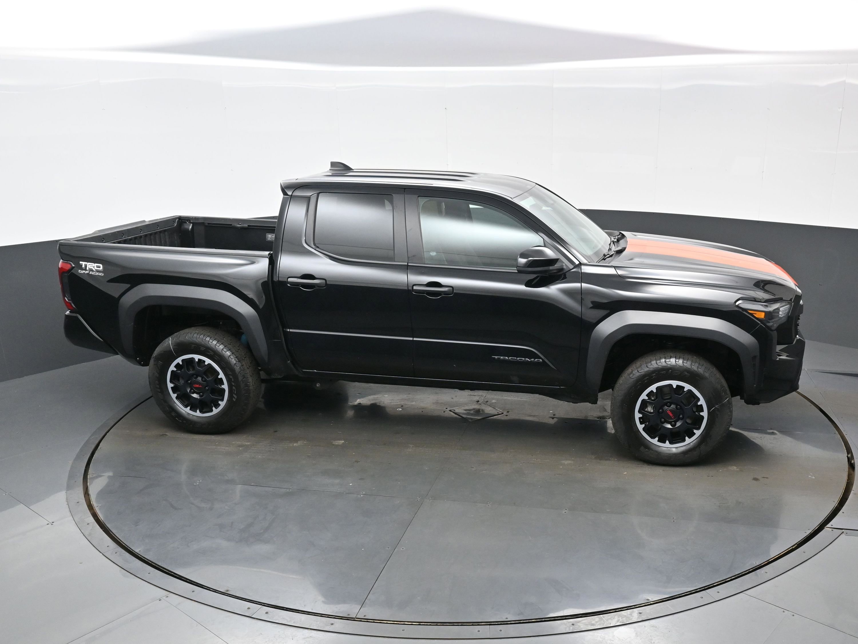 Used 2024 Toyota Tacoma TRD Off-Road AWD/4WD image 38