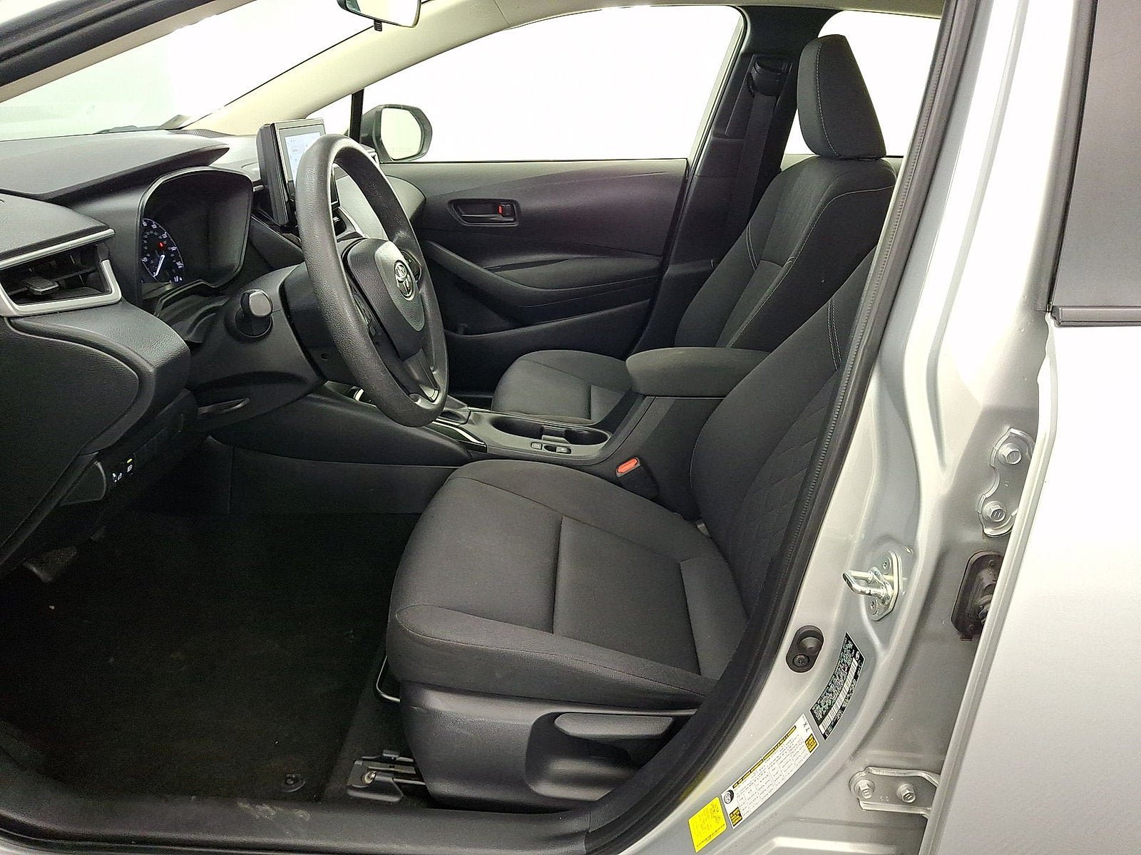 Used 2023 Toyota Corolla LE FWD image 3