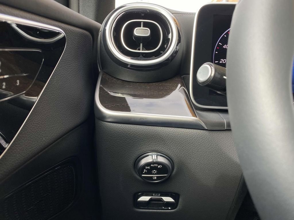 Certified 2025 Mercedes-Benz GLC 300 4MATIC image 27