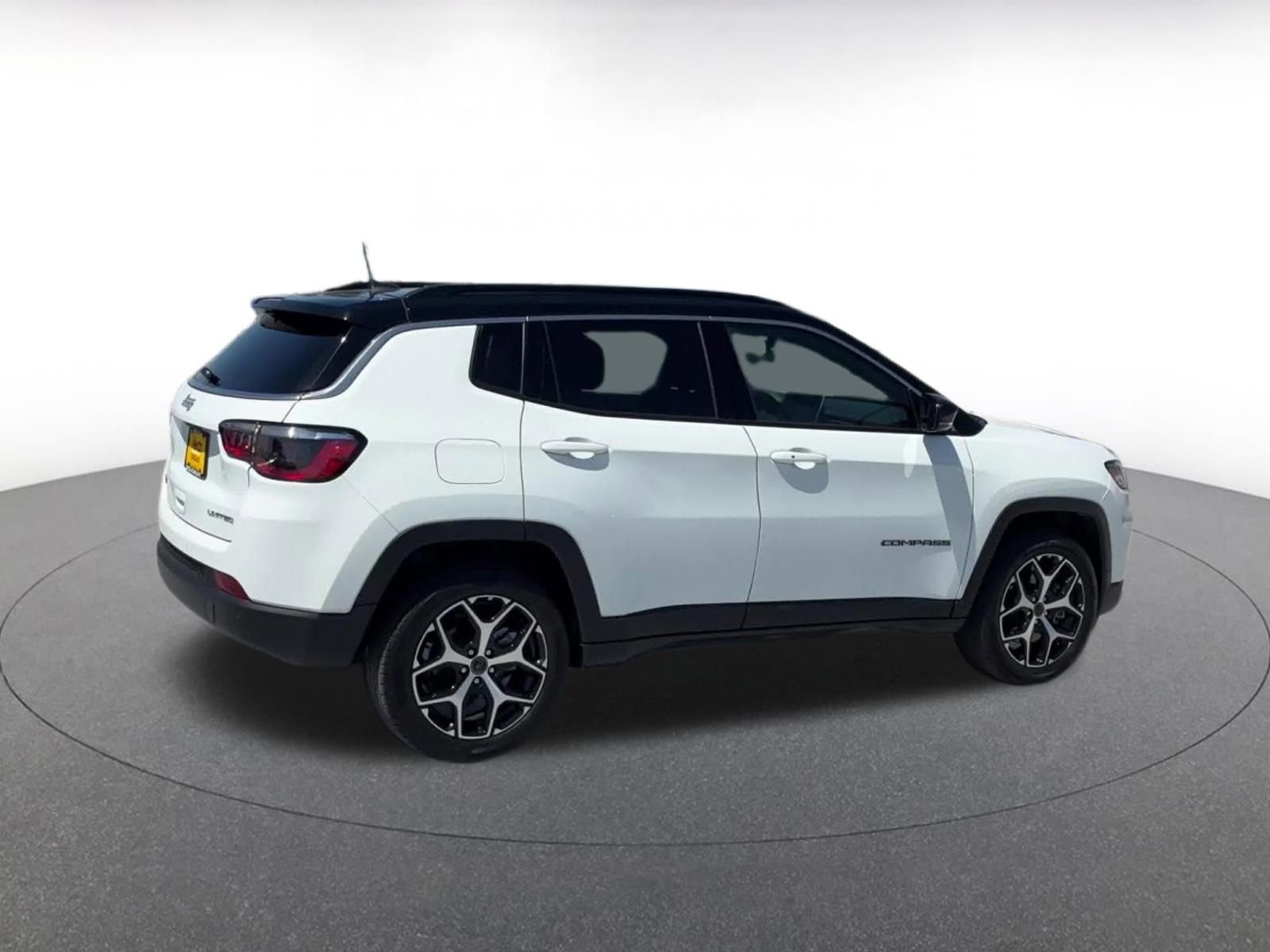 Used 2025 Jeep Compass Limited AWD/4WD image 15