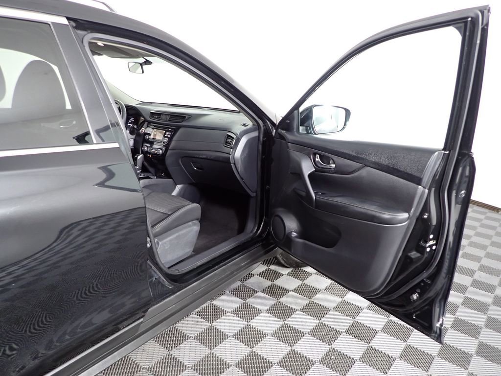 Used 2017 Nissan Rogue SV image 33