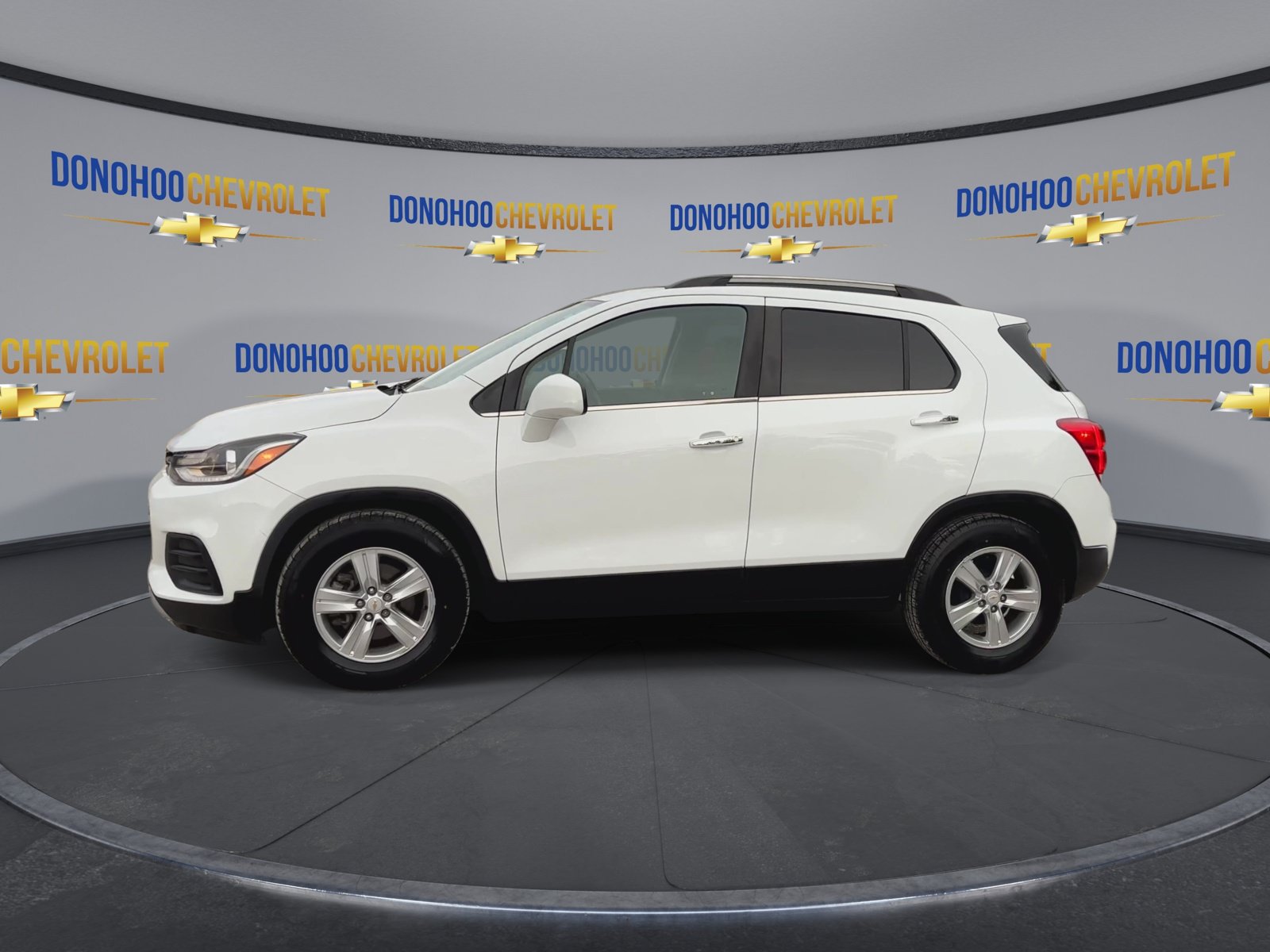 Used 2020 Chevrolet Trax LT w/ Sun & Sound Package FWD image 8