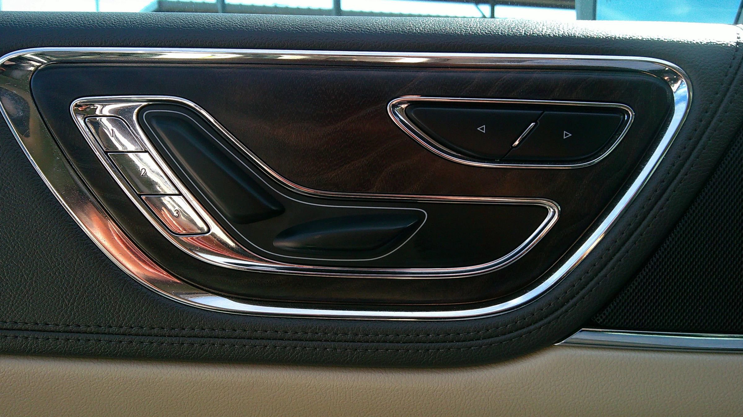 Used 2019 Lincoln Continental Select image 45