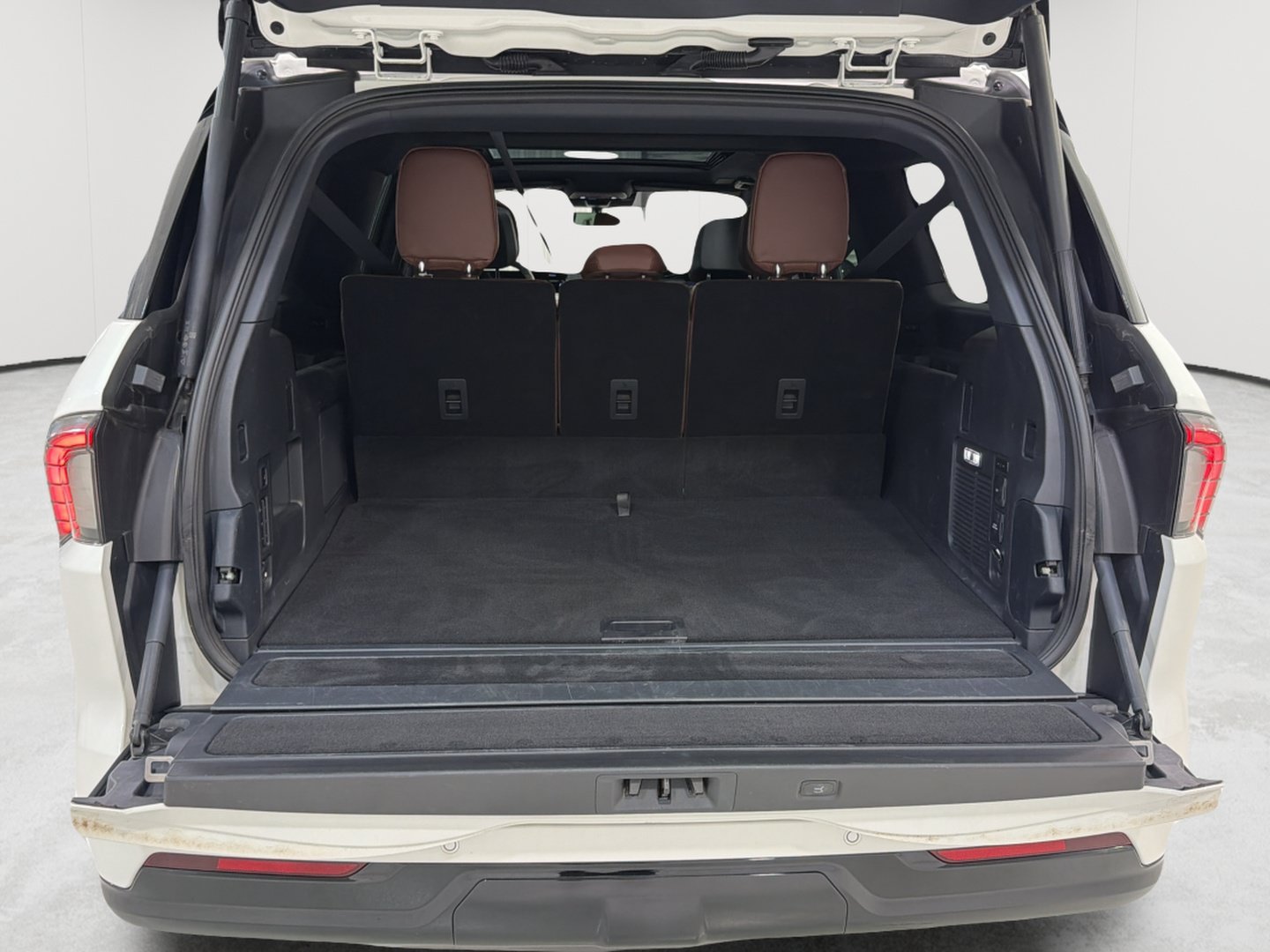 Used 2025 Lincoln Navigator L Reserve AWD/4WD image 26