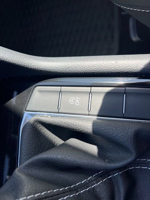 Used 2022 Volkswagen Taos SEL image 25