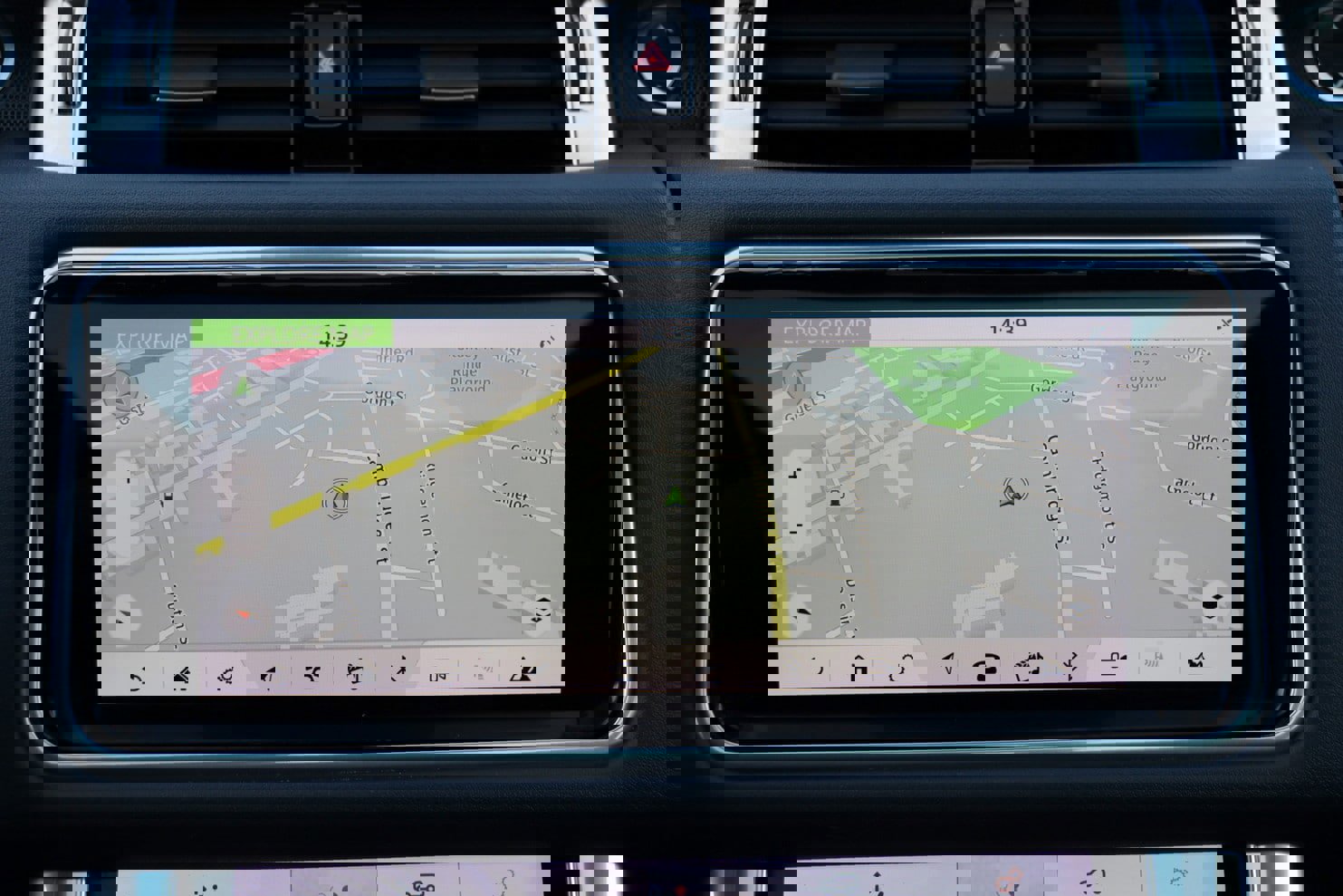 Used 2018 Land Rover Range Rover Sport SE image 32