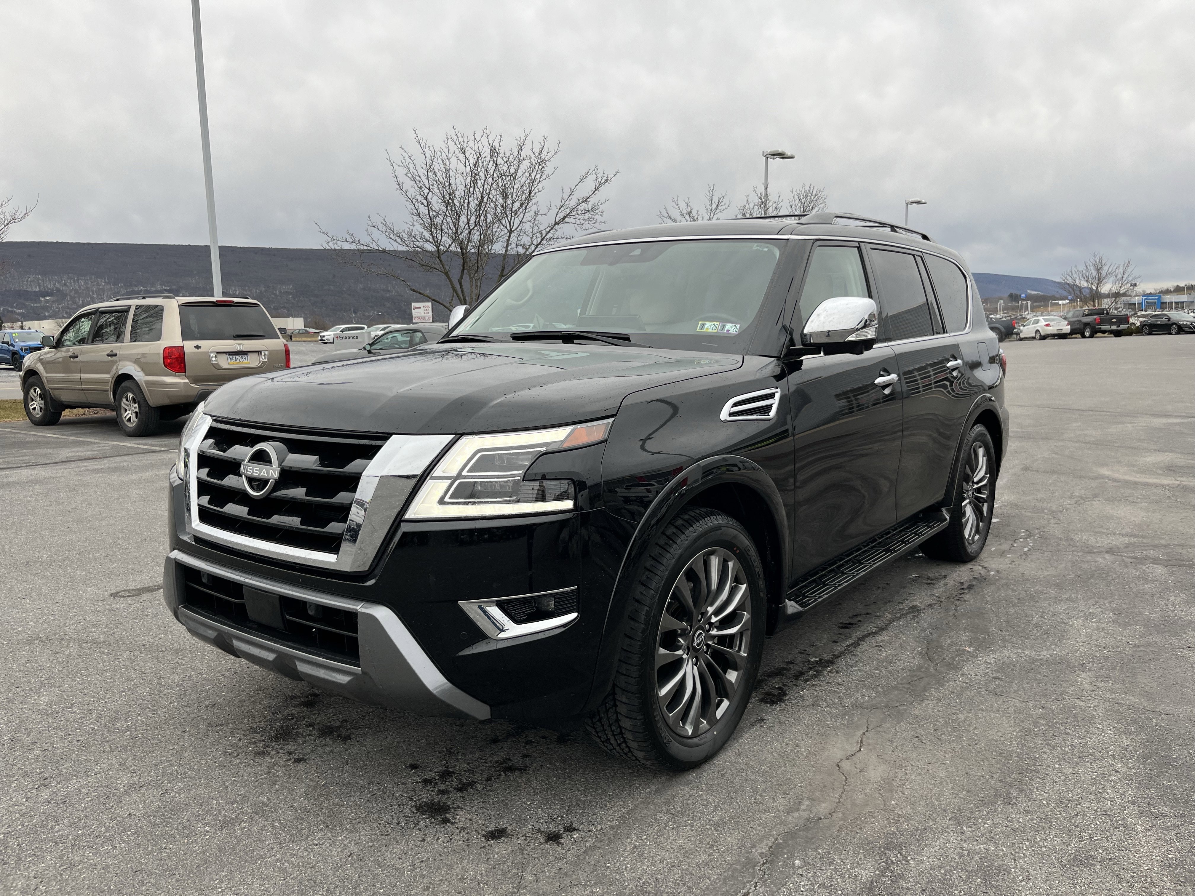 Used 2023 Nissan Armada Platinum w/ Captain's Chairs Package image 9