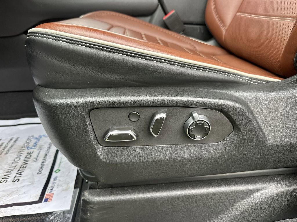 Used 2023 GMC Yukon Denali Ultimate image 12