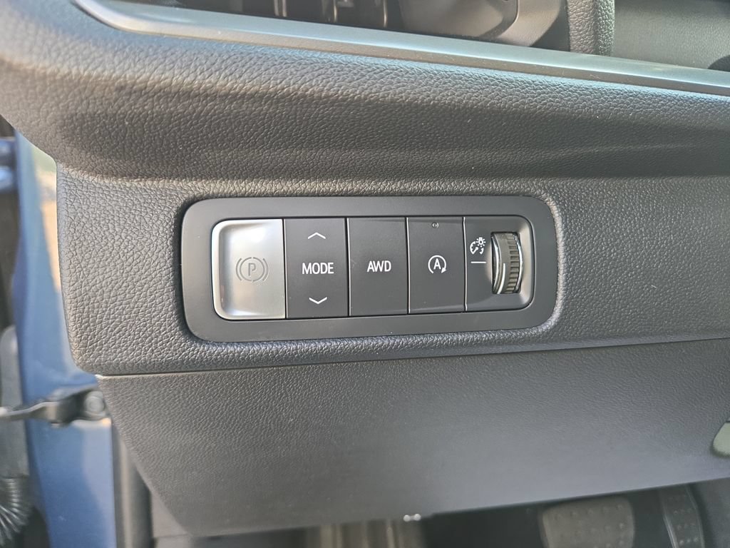 Used 2025 Chevrolet Traverse LT AWD/4WD image 20