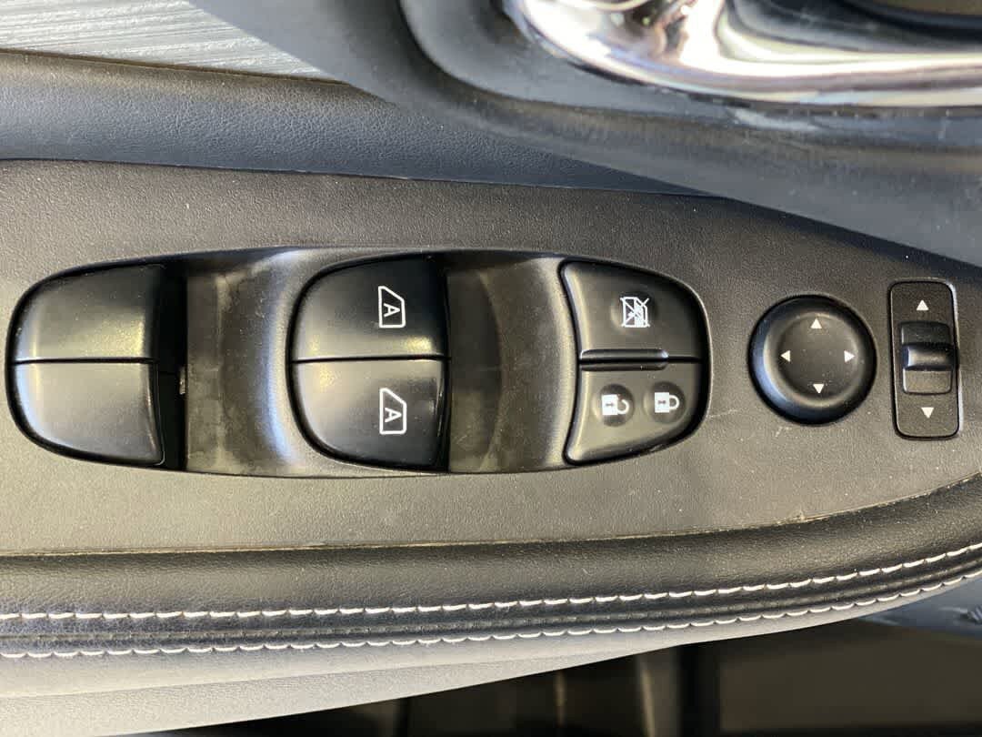 Used 2018 Nissan Murano SV AWD/4WD image 16