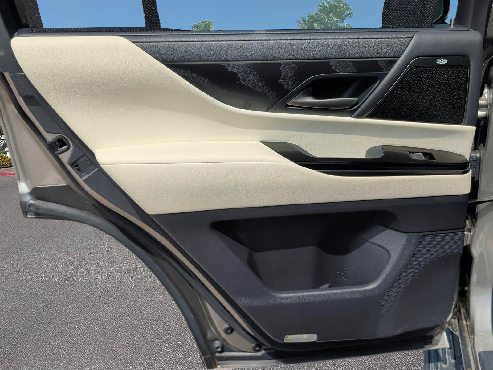 Used 2023 Lexus LX 600 4WD w/ Accessory Package (Z1) image 24