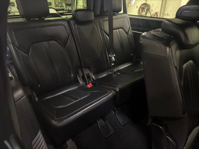 Used 2019 Ford Expedition Max Limited RWD image 12