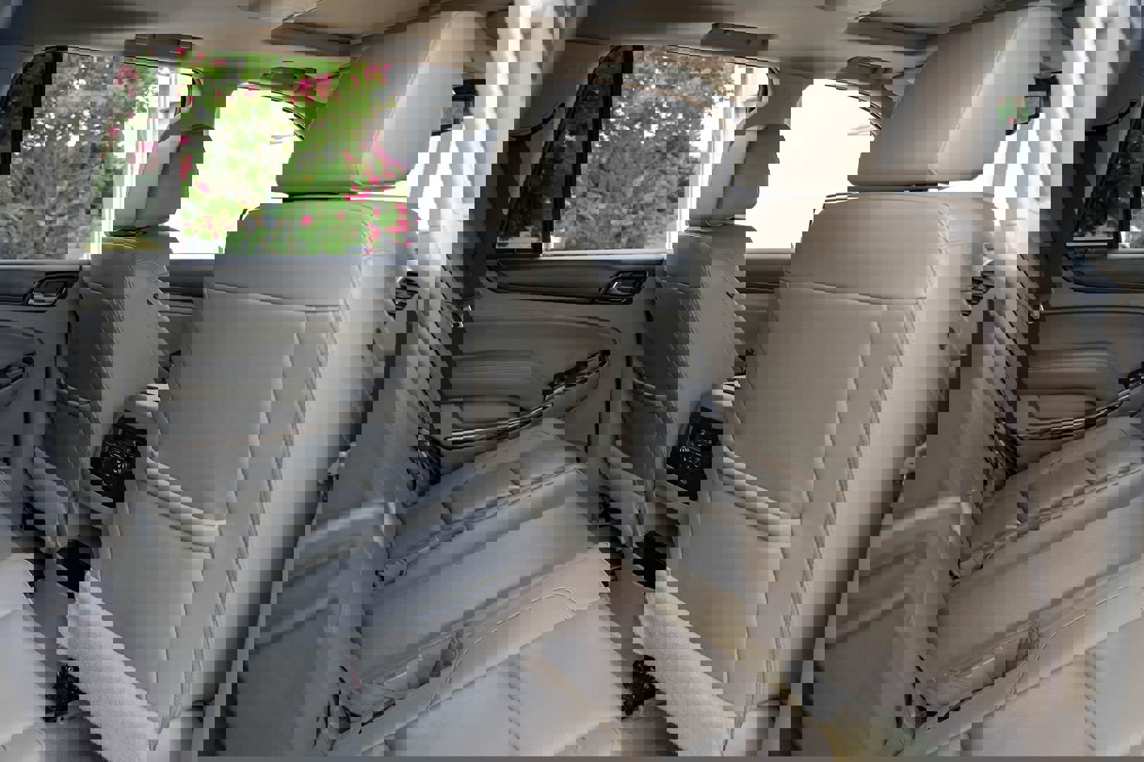 Used 2018 GMC Yukon SLT w/ Open Road Package image 34