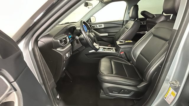 Used 2022 Ford Explorer XLT AWD/4WD image 12