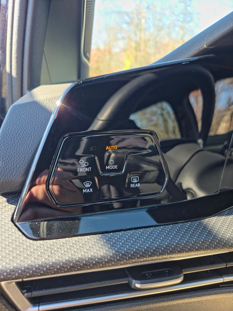 Used 2024 Volkswagen Golf R image 20