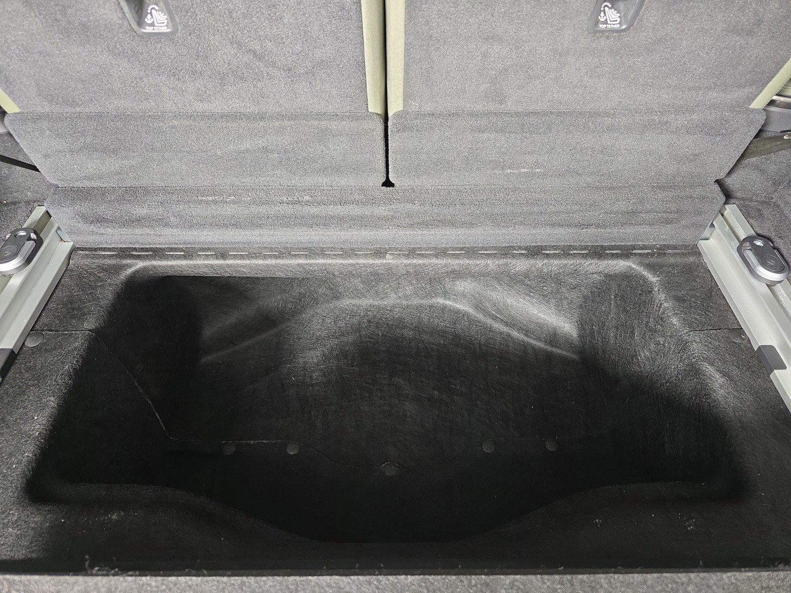 Used 2024 Rivian R1S Adventure image 26