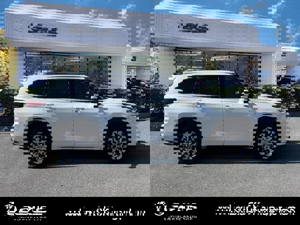 Used 2023 Toyota Highlander Limited image 6