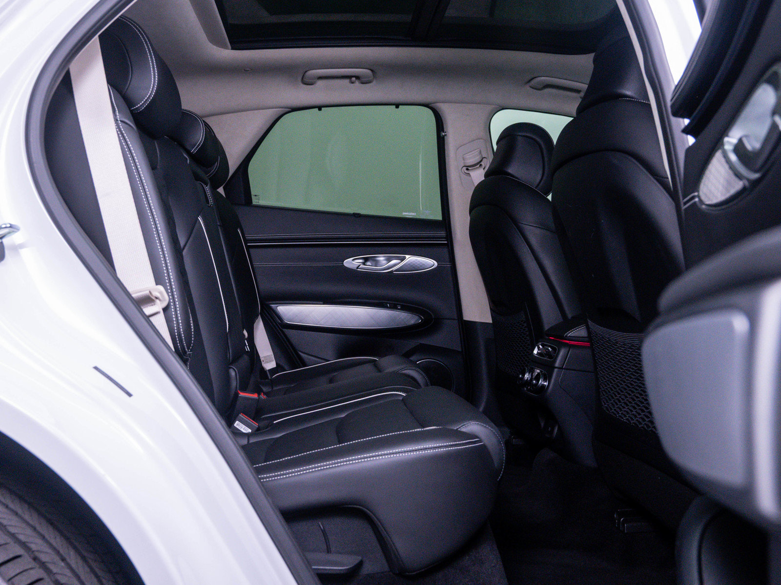 Used 2024 Genesis Electrified GV70 w/ Prestige Package AWD/4WD image 12