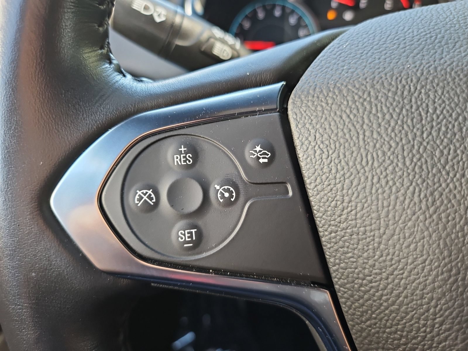 Used 2022 Chevrolet Traverse LT FWD image 31