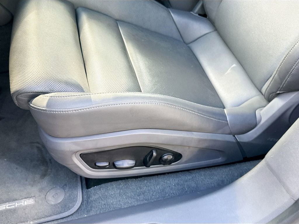 Used 2022 Porsche Taycan image 21