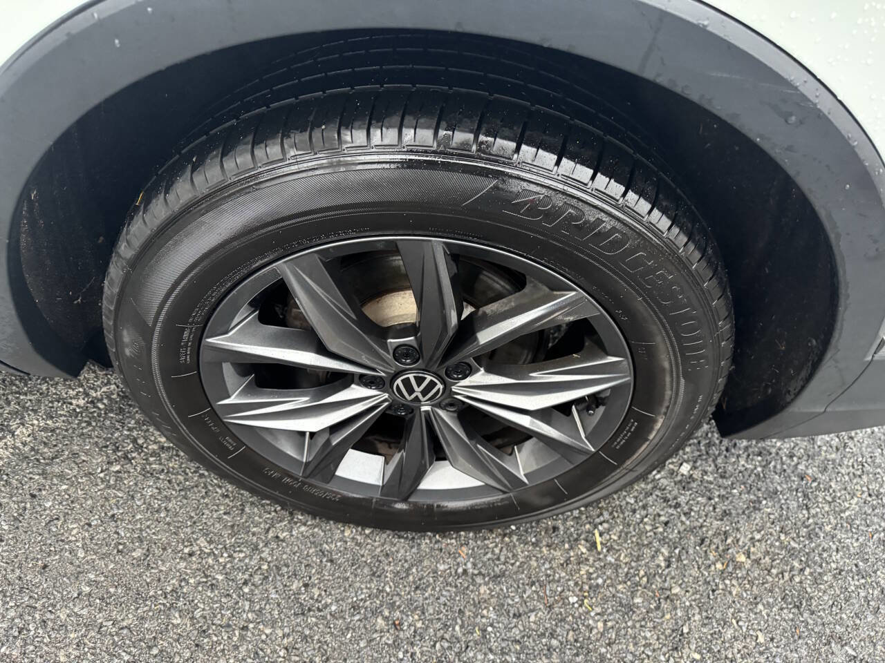 Used 2024 Volkswagen Tiguan SE image 40