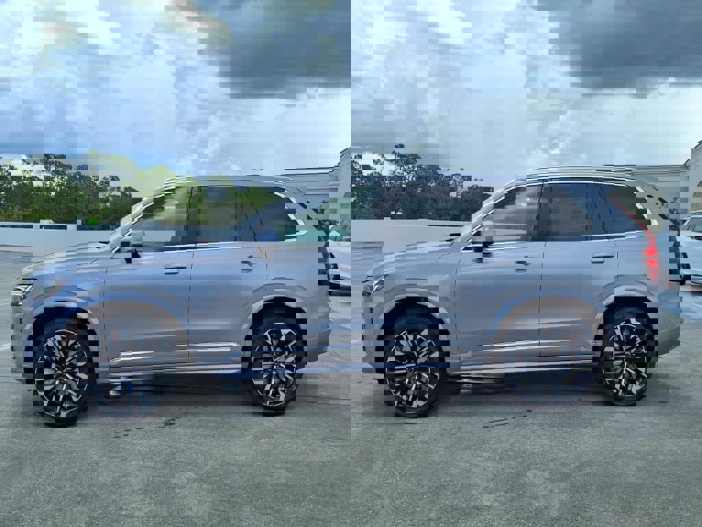 New 2026 Volvo XC90 B5 Core w/ Protection Package Premier image 4