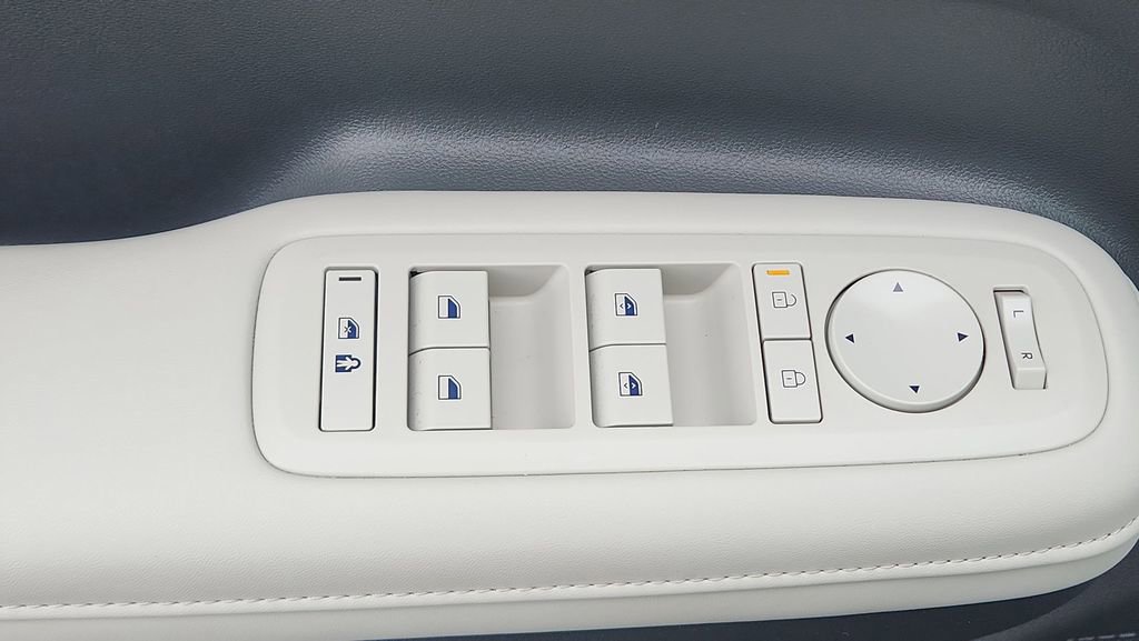 Used 2025 Hyundai Santa Fe SEL image 17