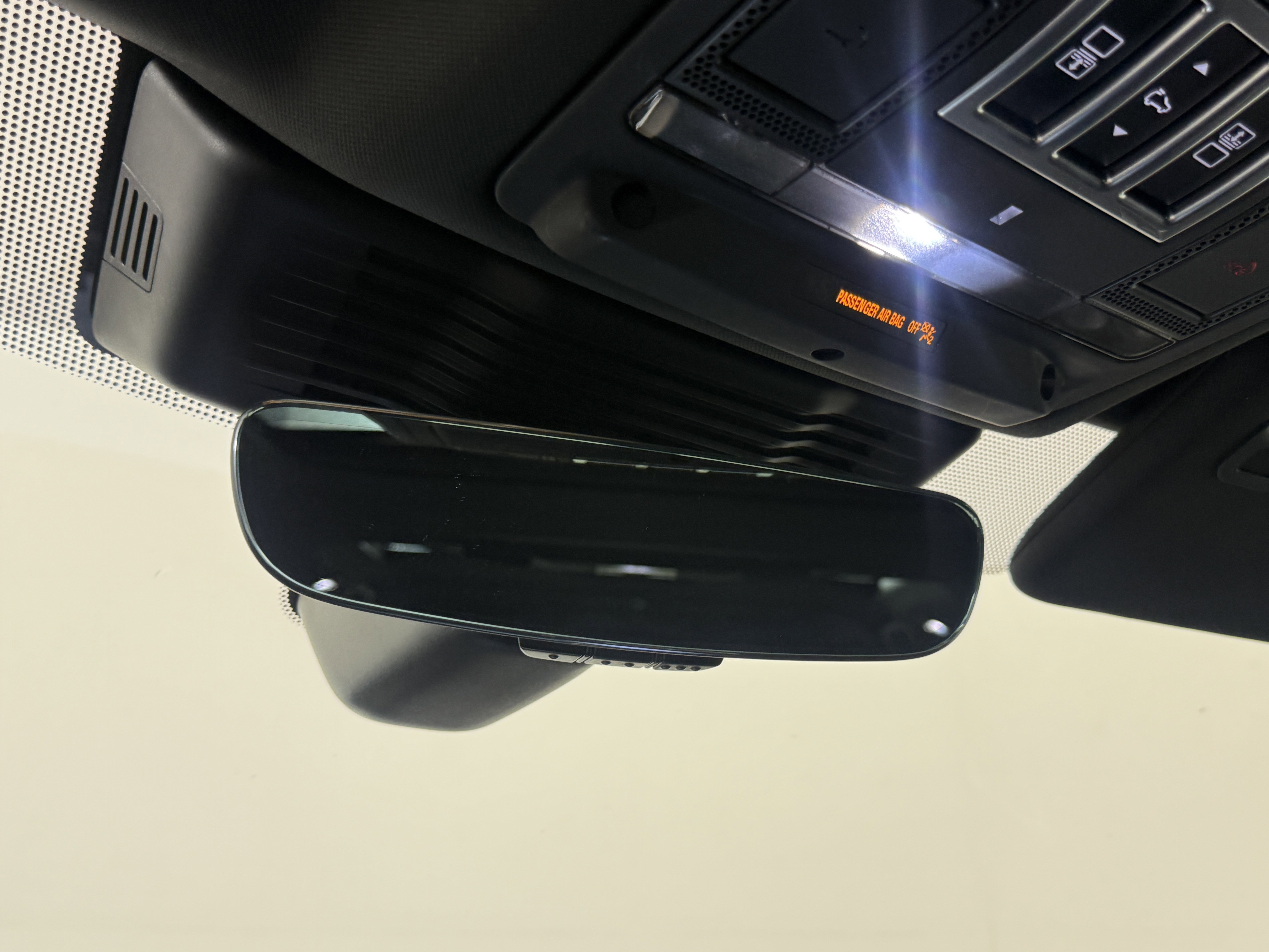 Used 2022 Land Rover Discovery S R-Dynamic image 26