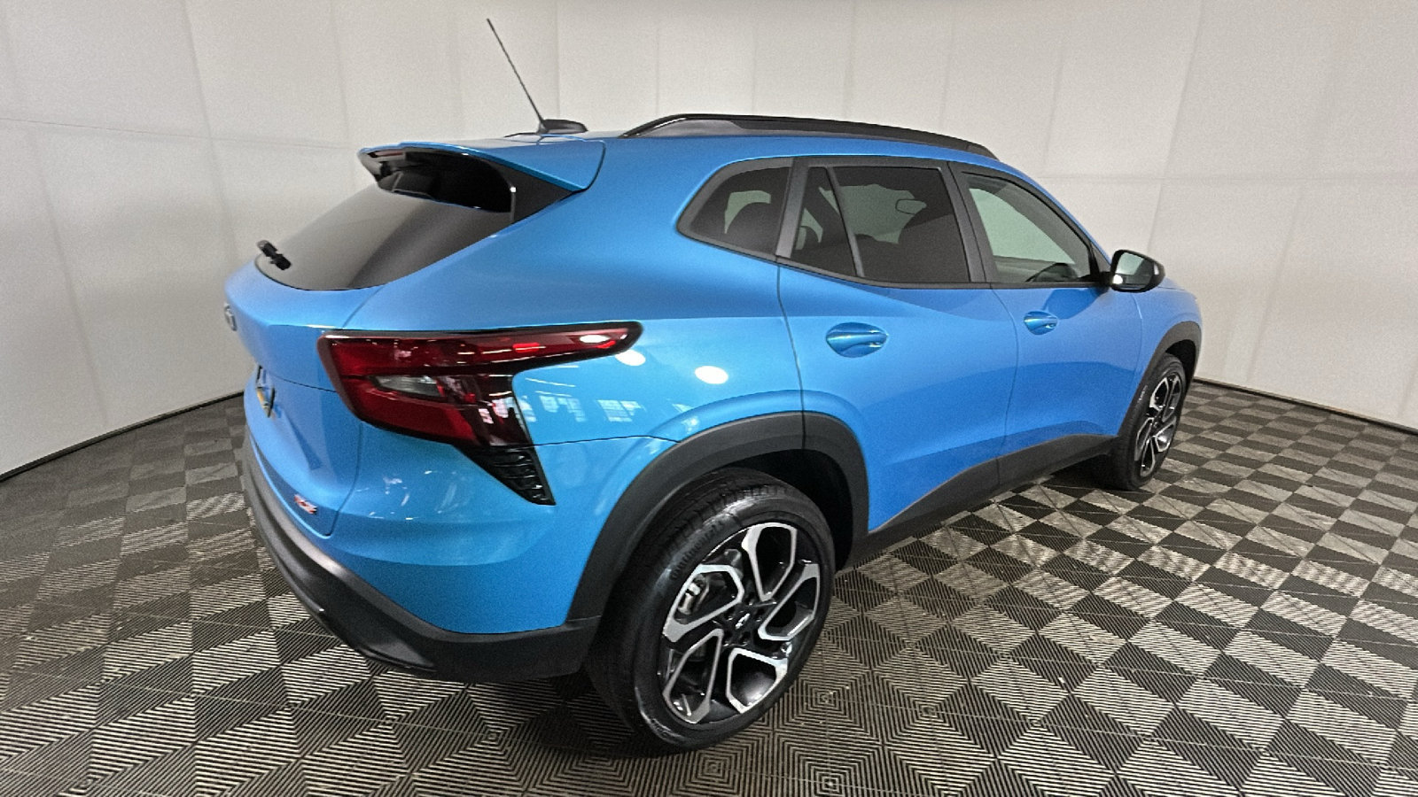 Used 2025 Chevrolet Trax RS FWD image 3