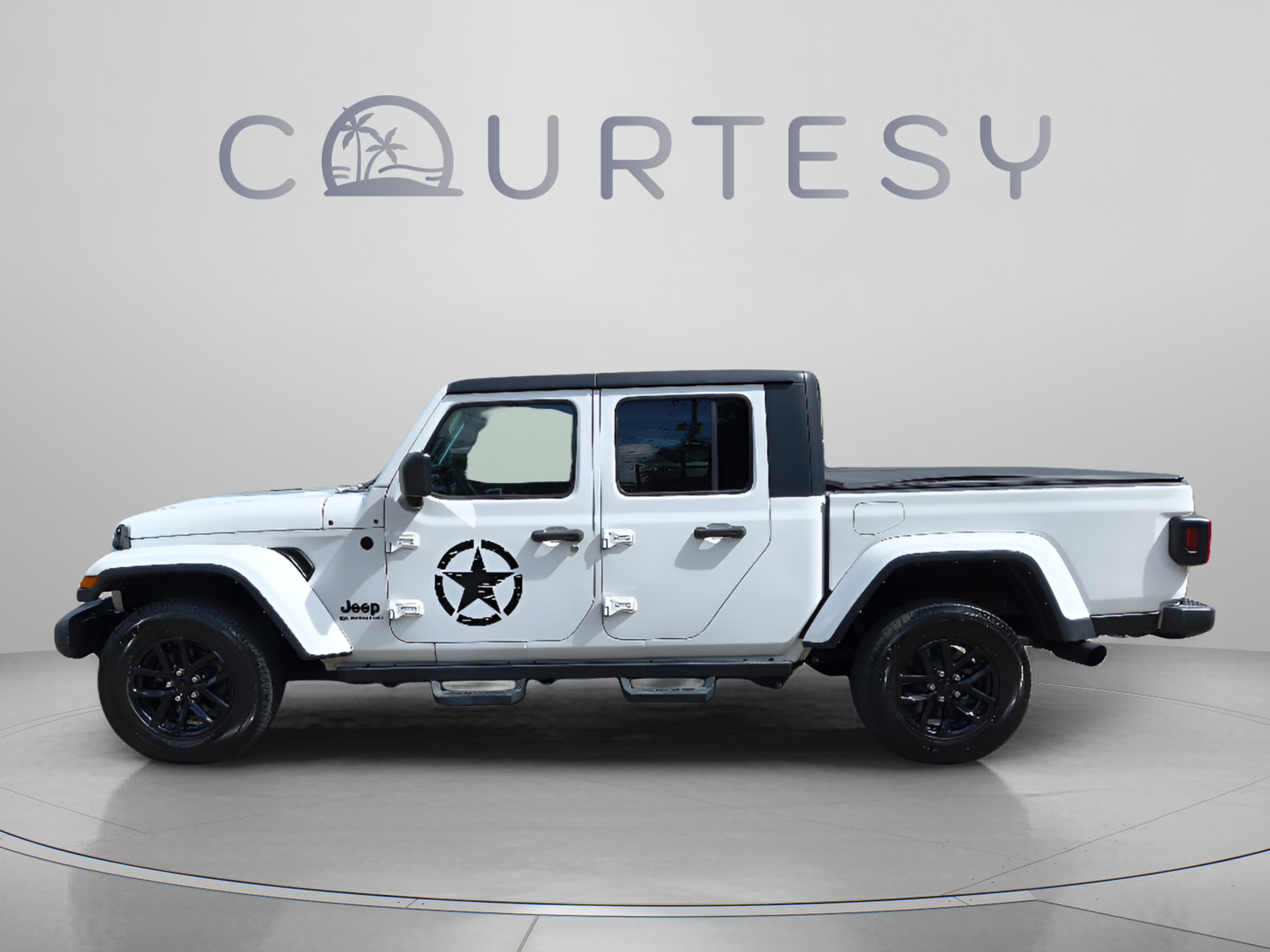 Used 2021 Jeep Gladiator Sport AWD/4WD image 2