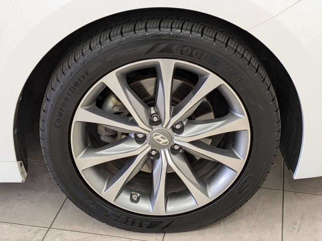 Used 2016 Hyundai Azera FWD image 12