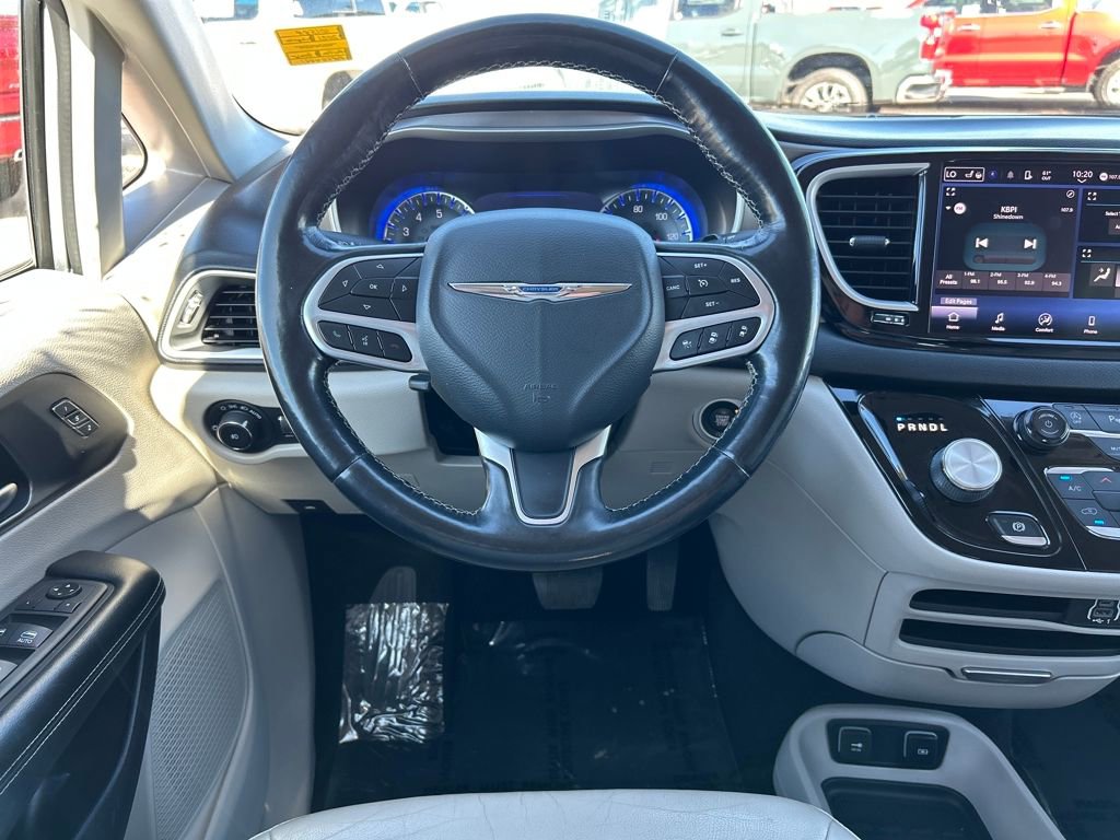 Used 2021 Chrysler Pacifica Touring-L image 10