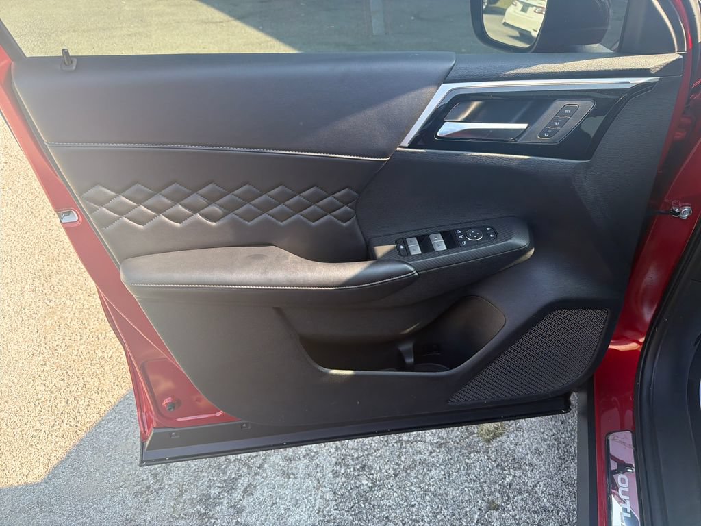 Used 2025 Mitsubishi Outlander SEL Black Edition AWD/4WD image 12
