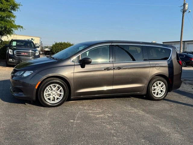 Used 2017 Chrysler Pacifica Touring FWD image 4