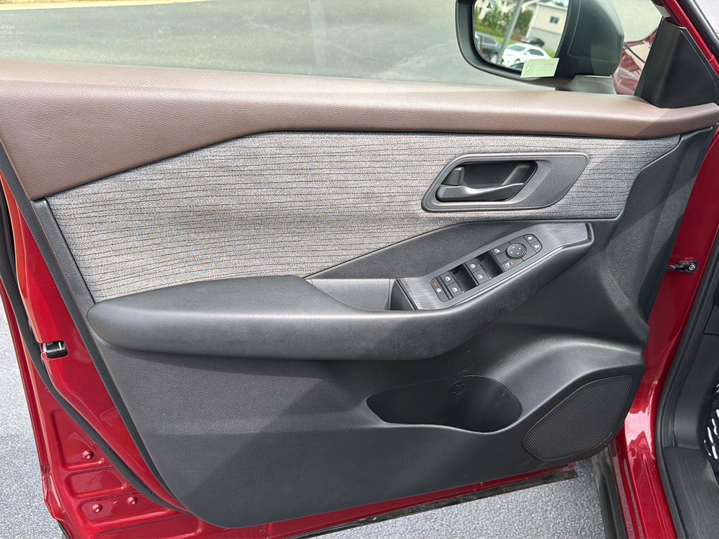 Used 2023 Nissan Rogue S AWD/4WD image 16