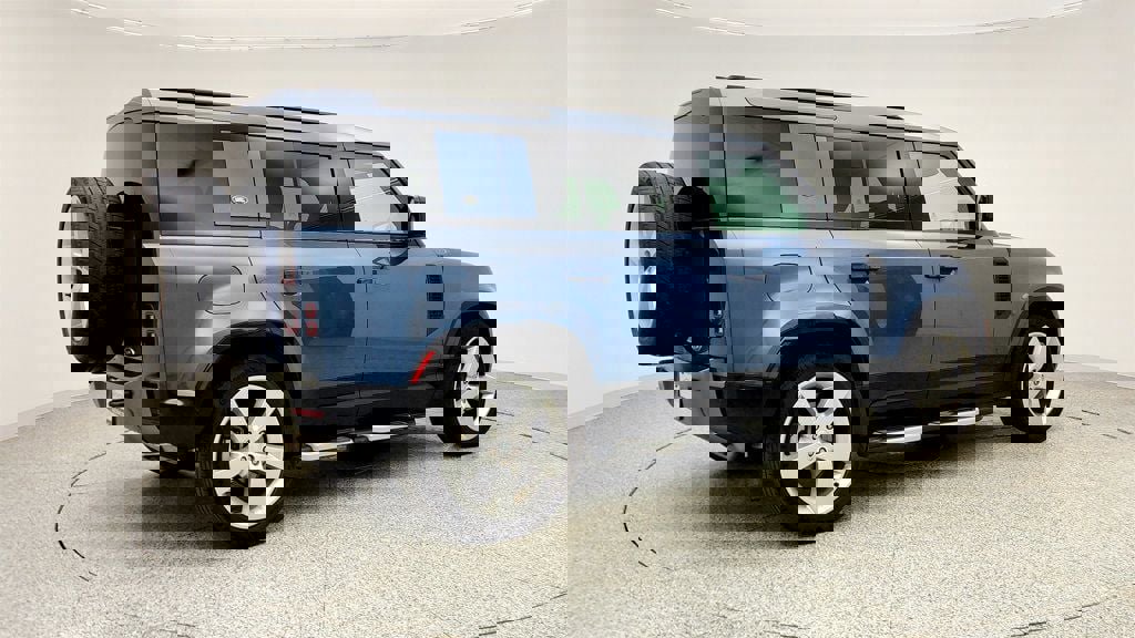 Used 2023 Land Rover Defender 110 X-Dynamic SE image 5