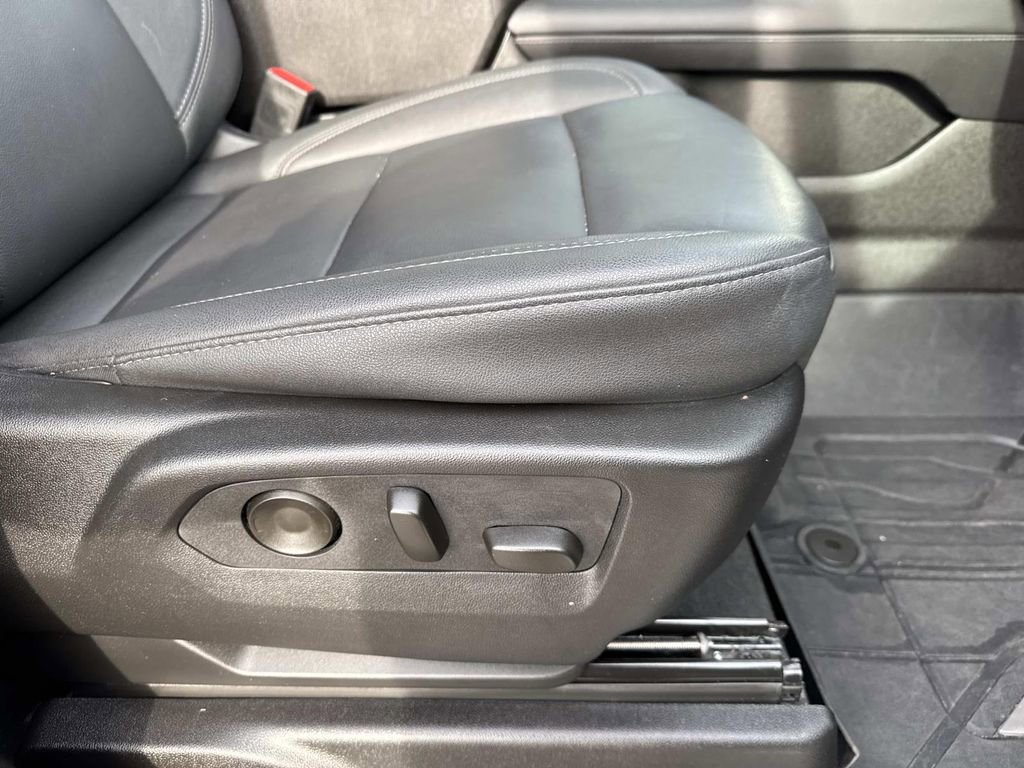 Certified 2024 Chevrolet Suburban Z71 w/ Off-Road Capability Package image 12